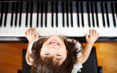 Top 5 Des Meilleurs Pianos Pour les Enfants (Avec Guide)